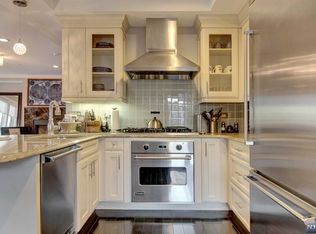 39 Cambridge Way #39, Weehawken, NJ 07086