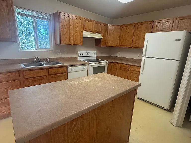 315 Ellers Grv — Photo 2