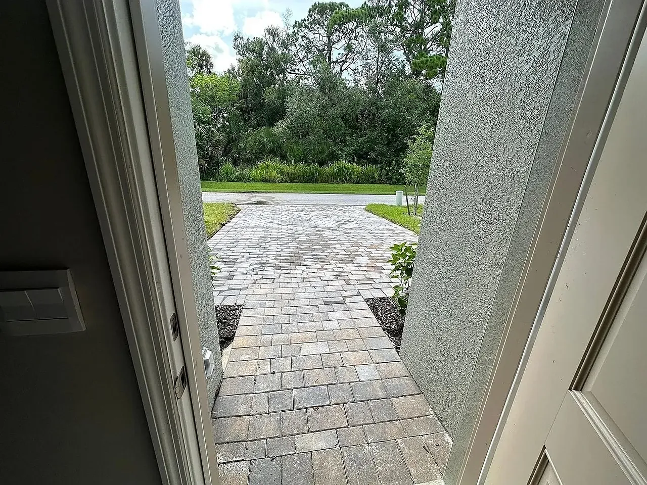 3 bed, 1703 sqft, $1,999 — Photo 3