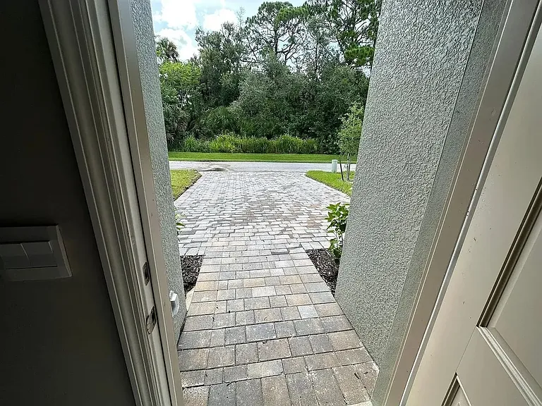 826 Friendship Cir — Photo 3