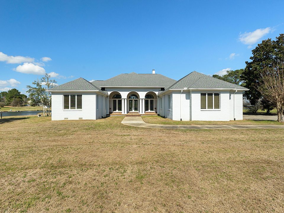 1st image of 5 Lakeshore Dr