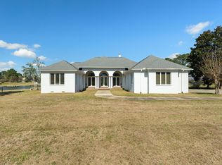 5 Lakeshore Dr, Laurel, MS 39443