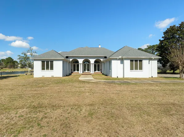 5 Lakeshore Dr, Laurel, MS 39443