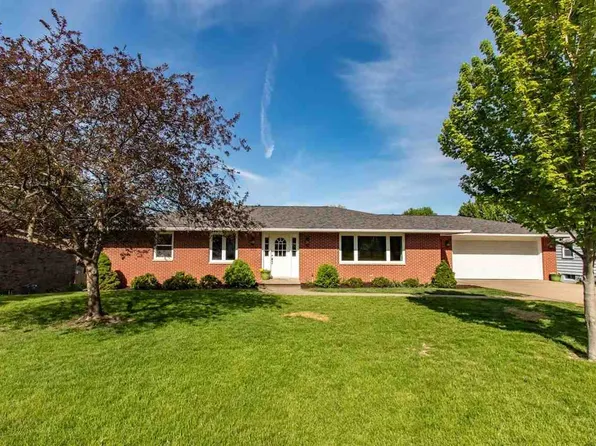 833 3rd Pl, Kalona, IA 52247