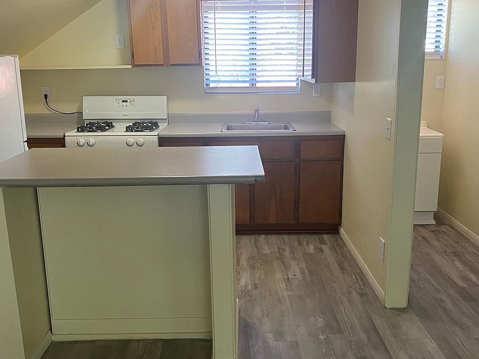 1st image of 322 W 29th St