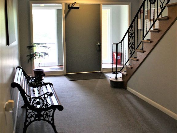 3rd image of 191 Hillcrest Ter APT 1B