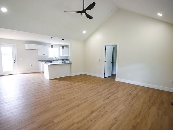 4th image of 154 Janice Dr