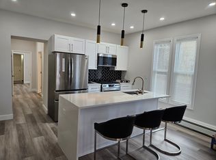 22 Lancaster St APT 1F, Worcester, MA 01609