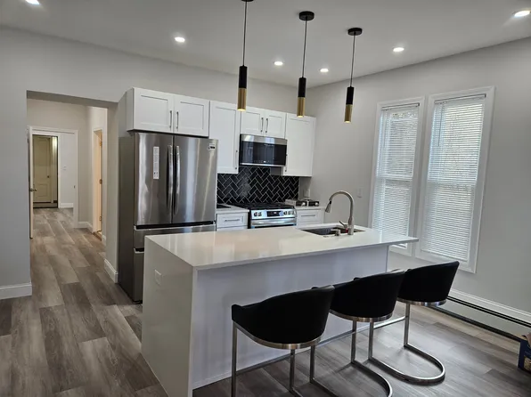 22 Lancaster St APT 1F, Worcester, MA 01609