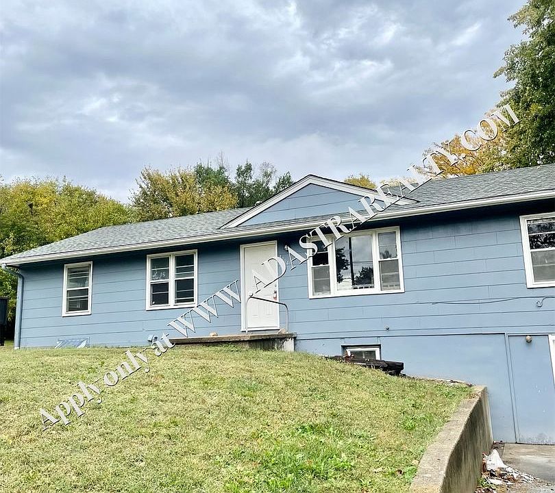 1st image of 4904 NE 44th Ter