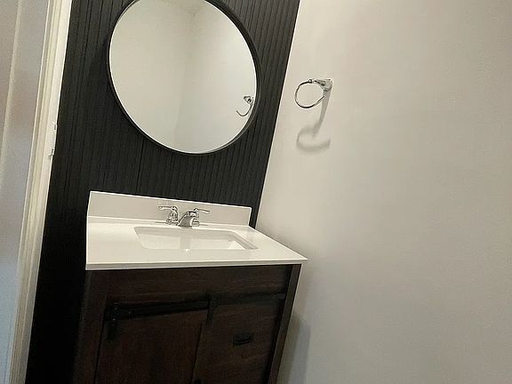 3rd image of 2111 Glen Crossing Dr