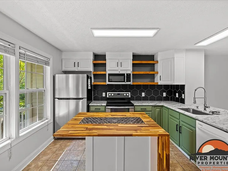 1140 Orange Leaf Ct NW — Photo 1