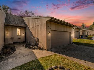 2730 Sandstone Ter NE, Grand Rapids, MI 49525