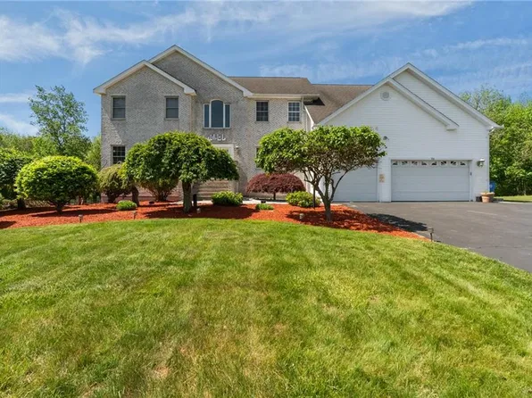 38 Steeple Ln, Lincoln, RI 02865
