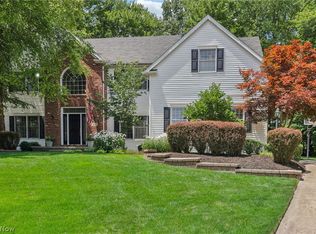 235 Linwood Ln, Aurora, OH 44202