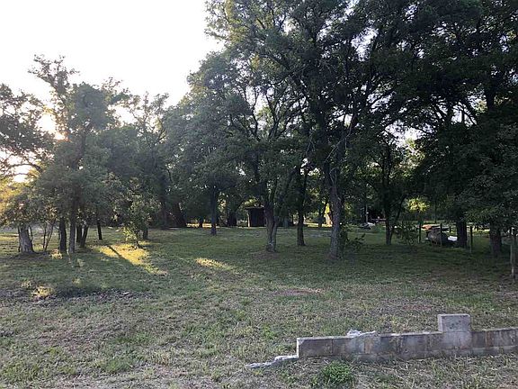 2nd image of 2707 Kings Circle Dr