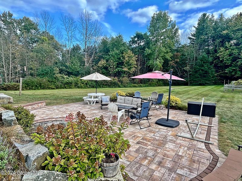 3rd image of 285 Lake Road