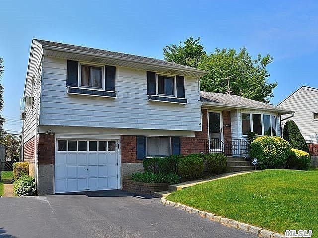 1st image of 10 Cheryl Ln N