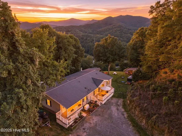 4 Sunset Farms Road, Whittier, NC 28789
