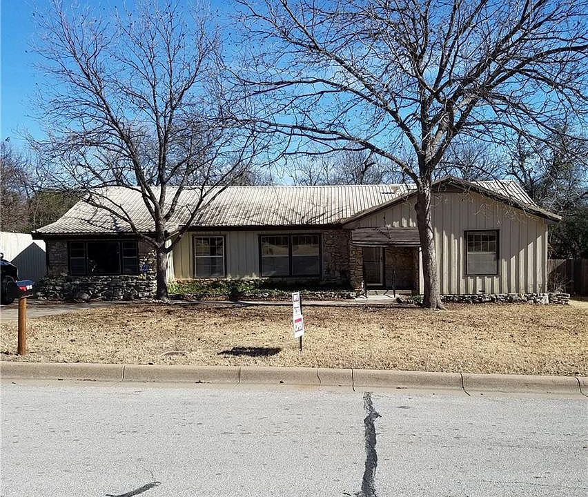 1st image of 1816 Brook Hollow Dr