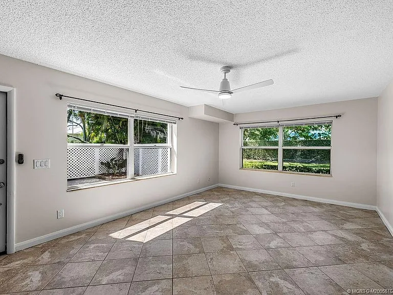 2905 SW Lakemont Pl #2905 — Photo 9