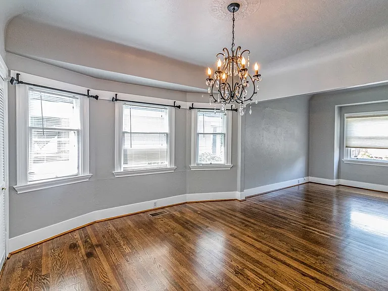 832 Oak St — Photo 2