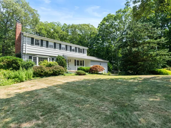 62 Gatehouse Road, Trumbull, CT 06611