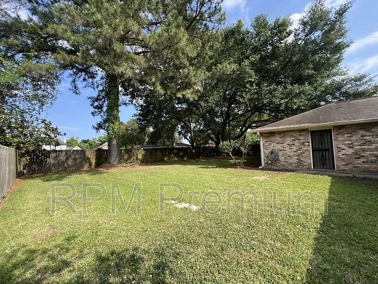 13936 Cayuga Dr — Photo 43