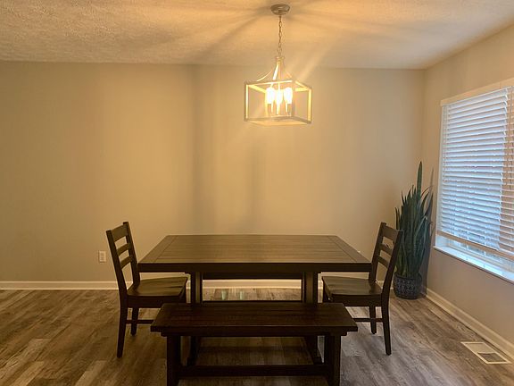 5th image of 1084 Berry Trail Dr