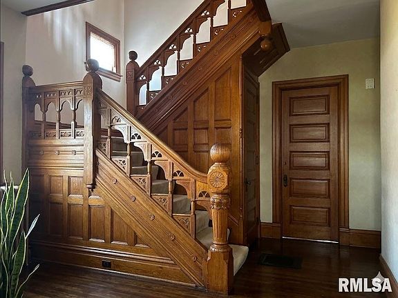 2nd image of 609 W Adams St