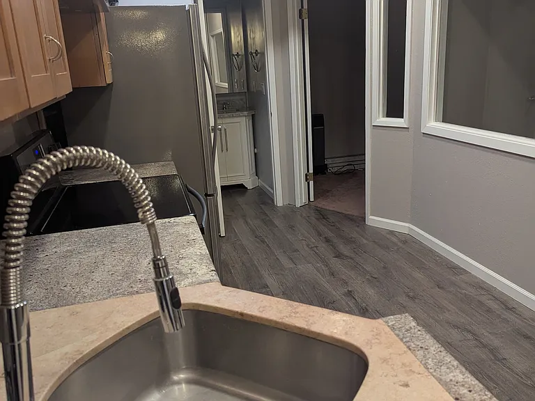 701 De Long Ave — Photo 8