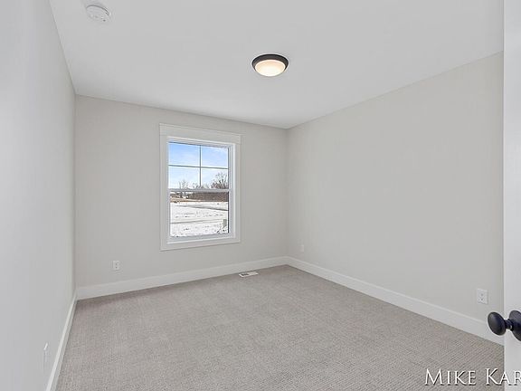 5th image of 7289 Yellowstone Dr