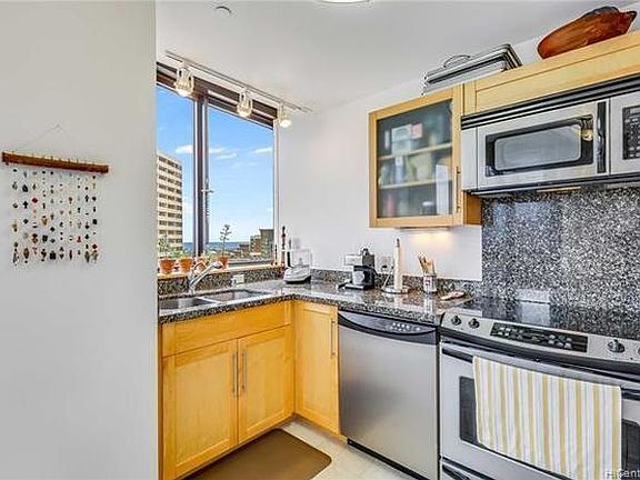 5th image of 600 Queen St #1813