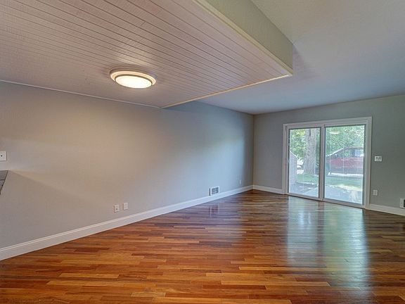 3rd image of 850 Shenandoah Dr #36