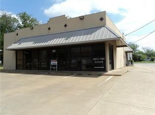 1102 N Main St, Cleburne, TX 76033