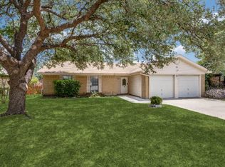 805 Barkridge Trl, Burleson, TX 76028
