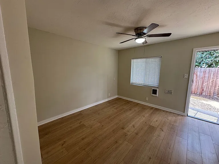 609 W Imperial Hwy — Photo 4