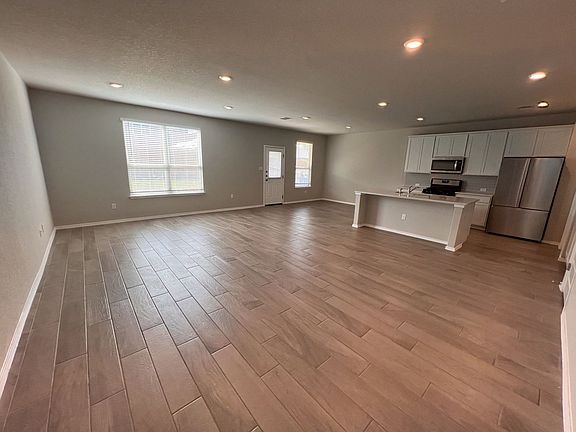 5th image of 204 Kinsley Way
