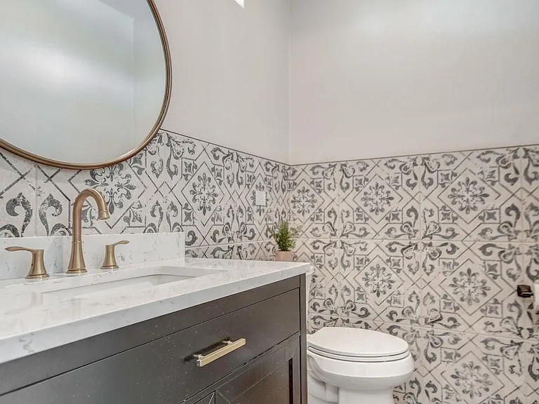 3216 E Sunnyside Ln — Photo 25