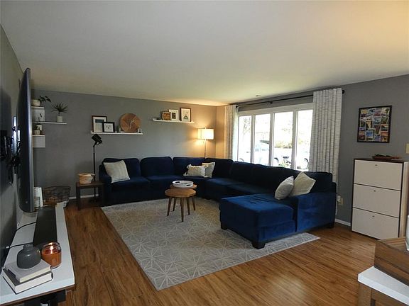 3rd image of 7842 Delbrook Dr