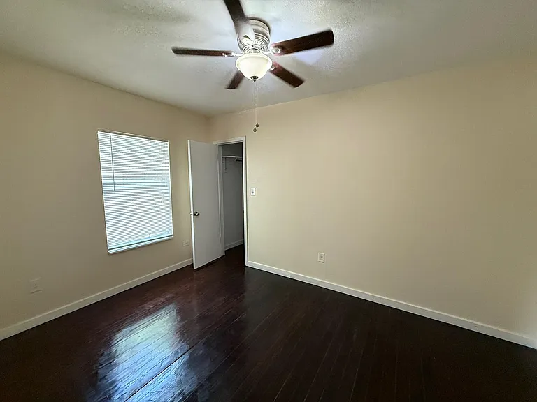 2202 Burnett Ave — Photo 5