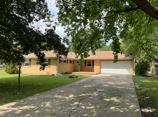 1809 McDonald Dr, Champaign, IL