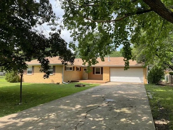 1809 McDonald Dr, Champaign, IL 61821