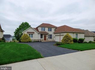 1059 Glen View Dr, York, PA