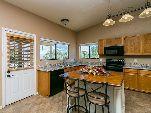 5th image of 940 E Buena Vista Dr #7