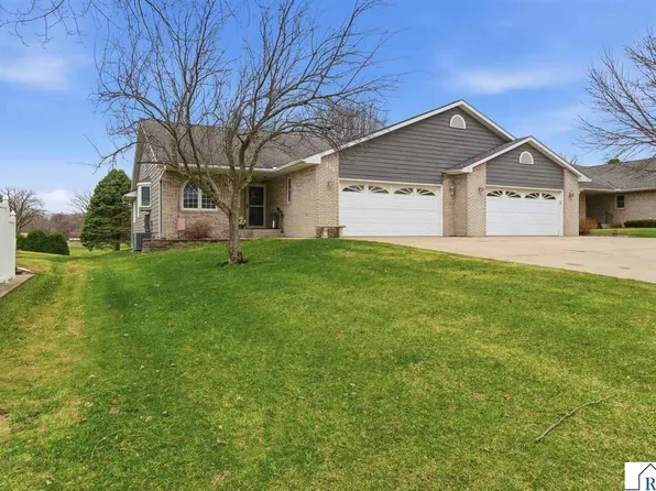 233 Gilbert Ave SW, Madelia, MN 56062