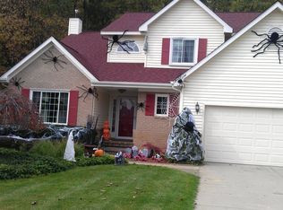 593 Sunrise Dr, Clarkston, MI