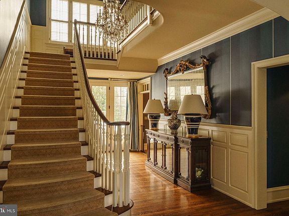 3rd image of 423 Boxwood Rd