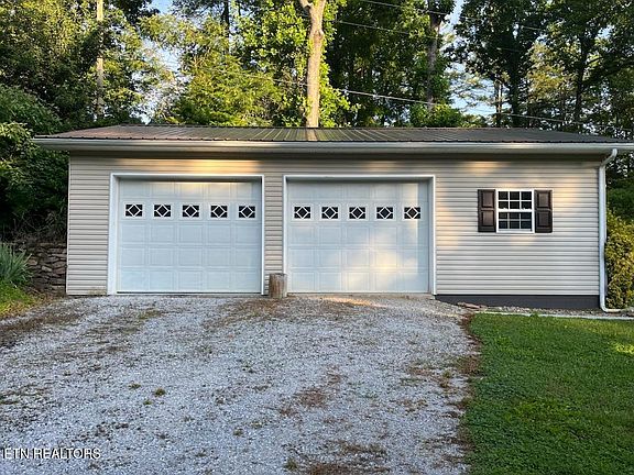 4th image of 304 Shoreline Cir