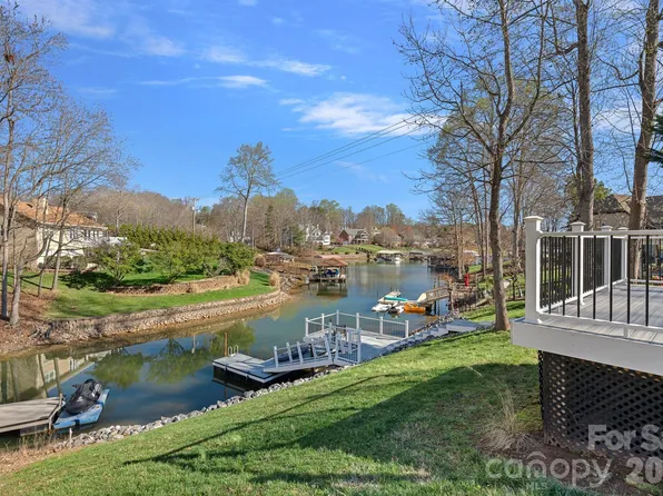 2474 Green Point Ln, Denver, NC 28037